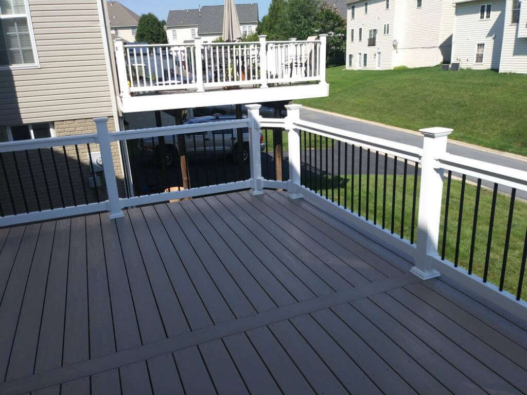 Deck with Garage Beau, Urbana Highlands