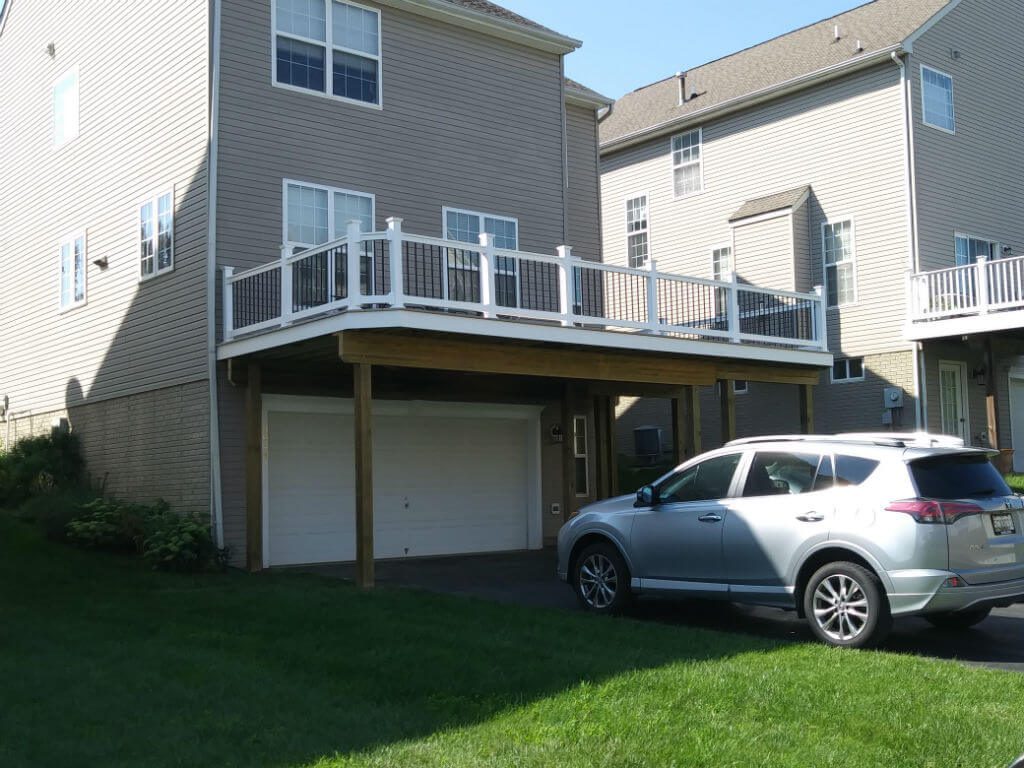 Deck with Garage Beau, Urbana Highlands